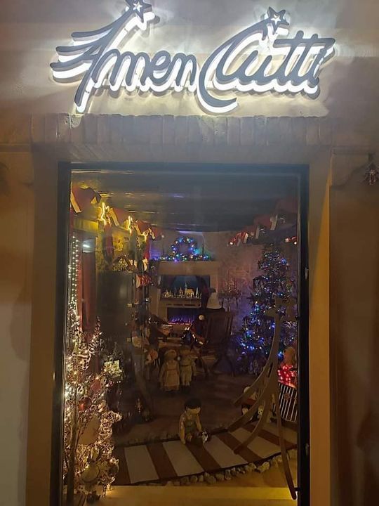 Immagine della vetrina principale del museo del Natale Amencutti